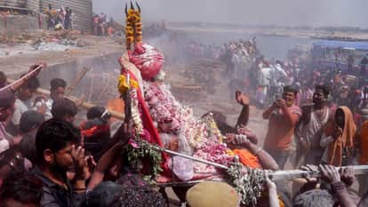 Masan Holi of crematorium can be played only among 15 to 20 people in varanasi
