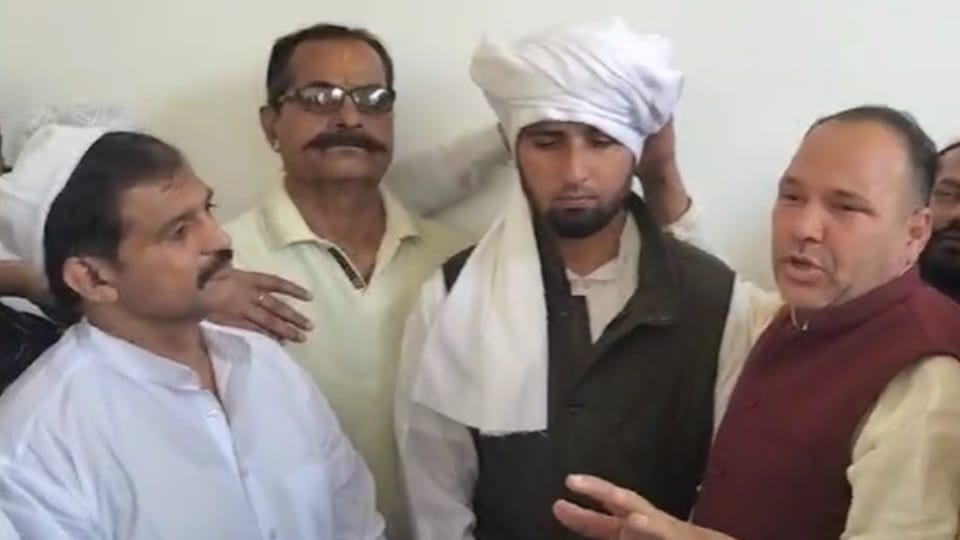 Meerut: Dr. Salikeen Siddiqui became the new city Qazi, gets a silver crown