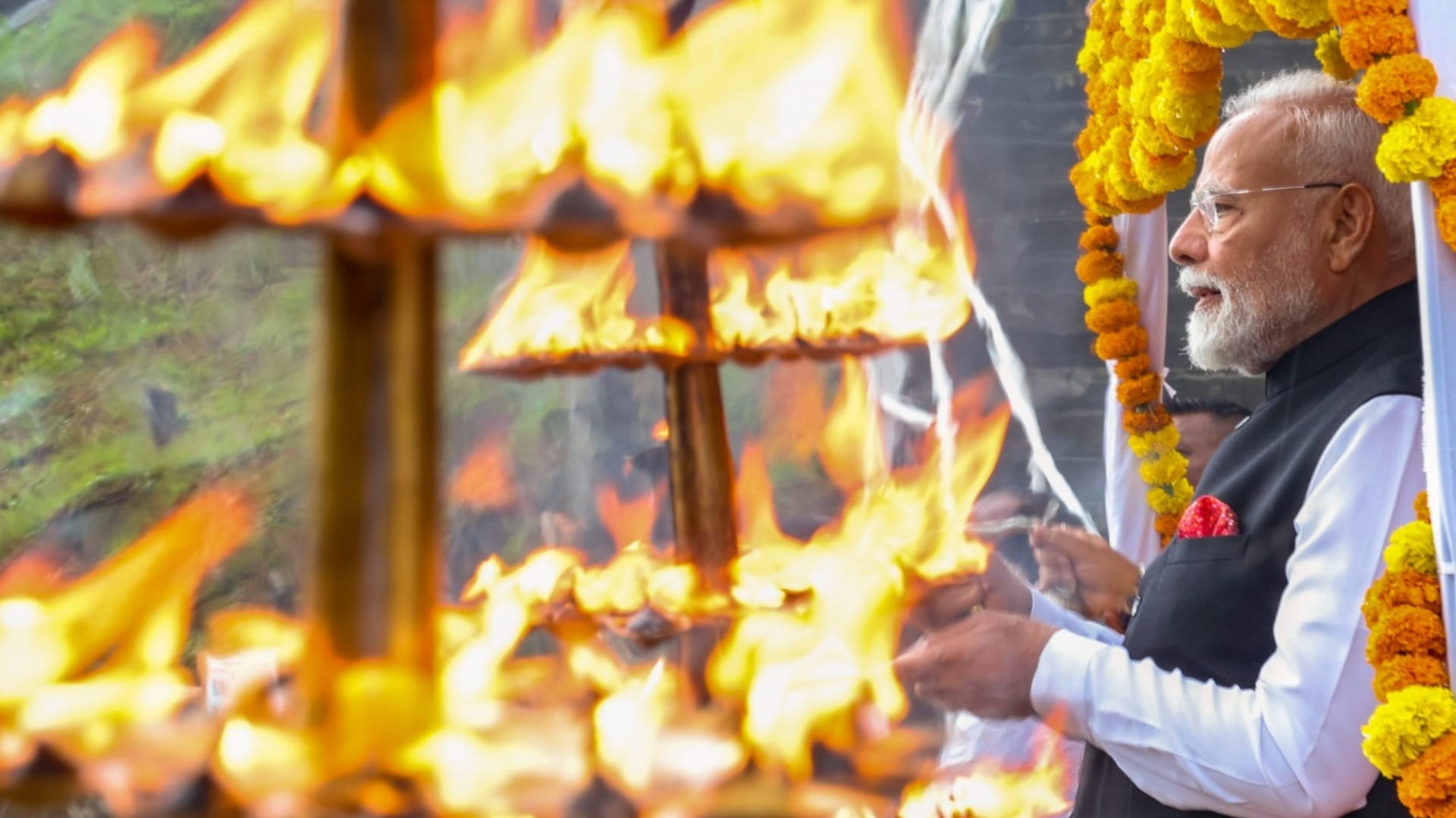 Mauritius: PM Modi offers Gangajal from Prayagraj Mahakumbh into Ganga Talao