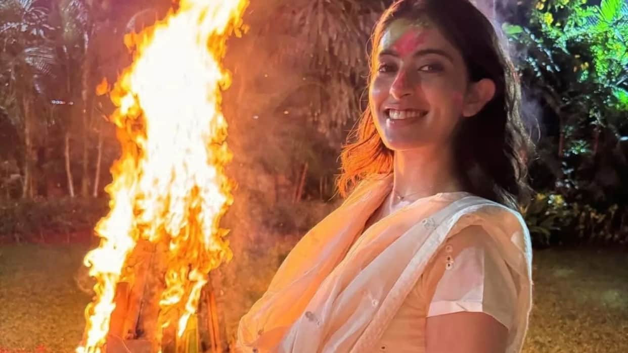 holi 2025 trendy Outfit For Holika Dahan inspired by actress