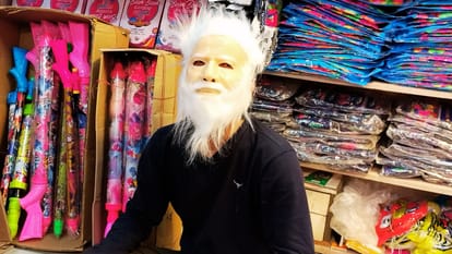 unique Holi Markets decorated with trident damru Om shaped pichkari demand for mask of PM Modi