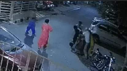 सीसीटीवी में कैद हुई घटना।