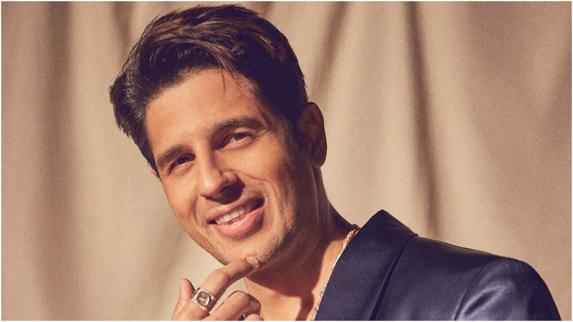 Sidharth Malhotra Protects Pregnant Kiara Advani from Paparazzi Wins Fans Hearts