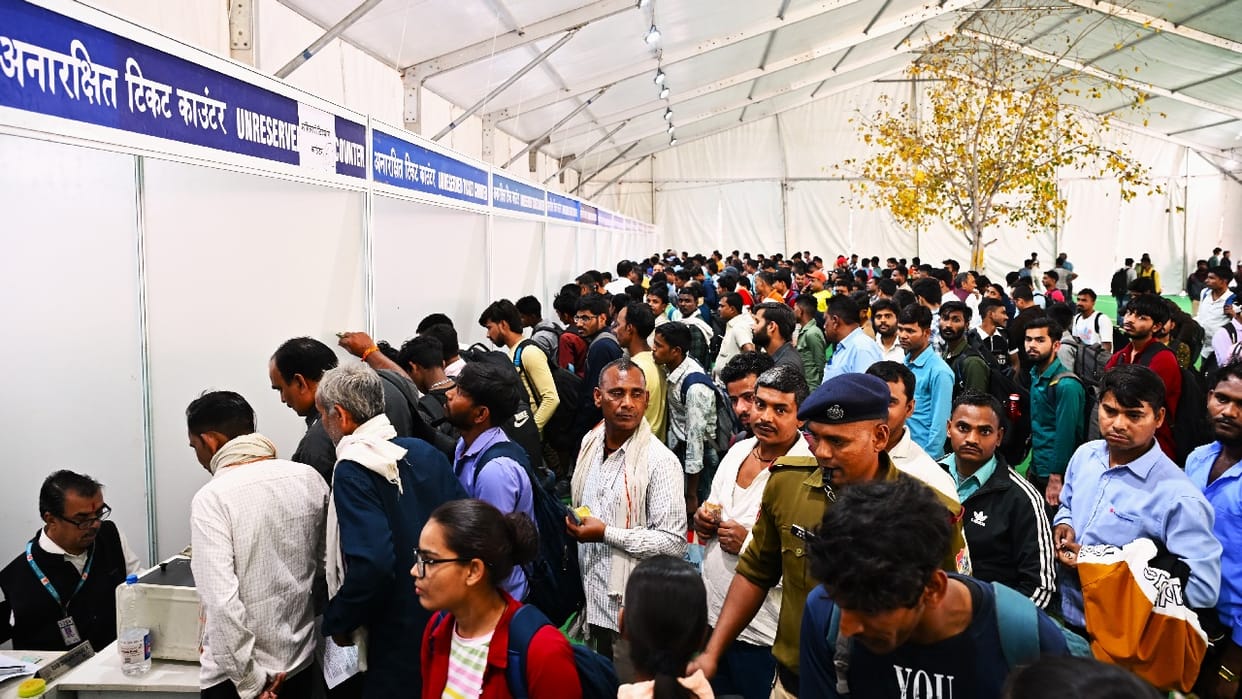 Railways ready to deal with crowd in Delhi