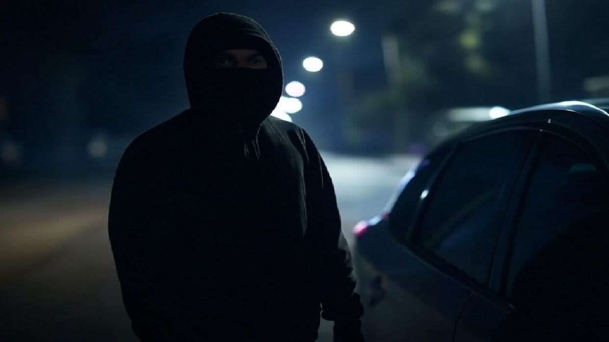 Rapido rider was drinking water after parking his bike thief rode off with it