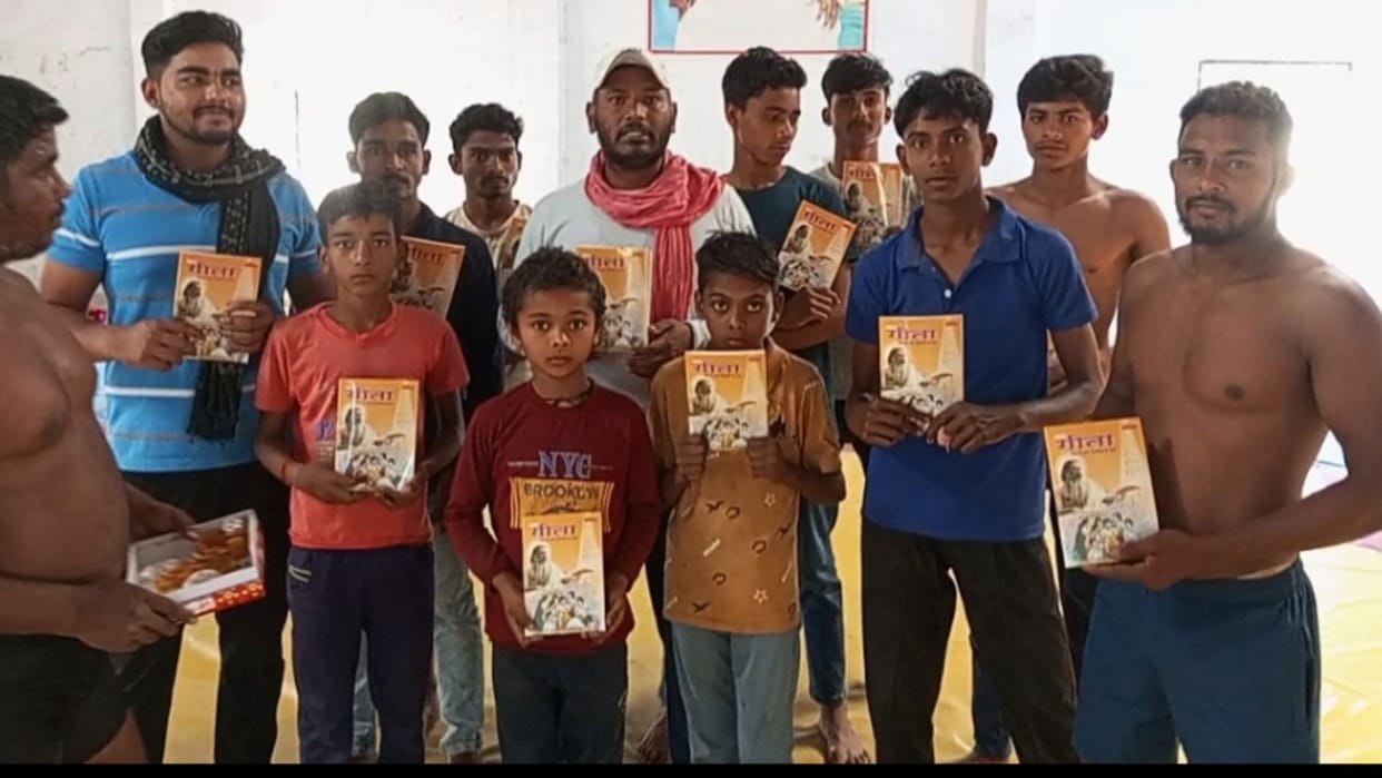 Aryan wrestler defeated Ghanshyam wrestler in child wrestling competition