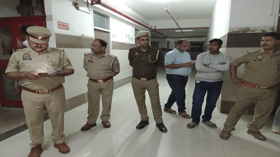 Shahjahanpur: body of a young man found hanging
