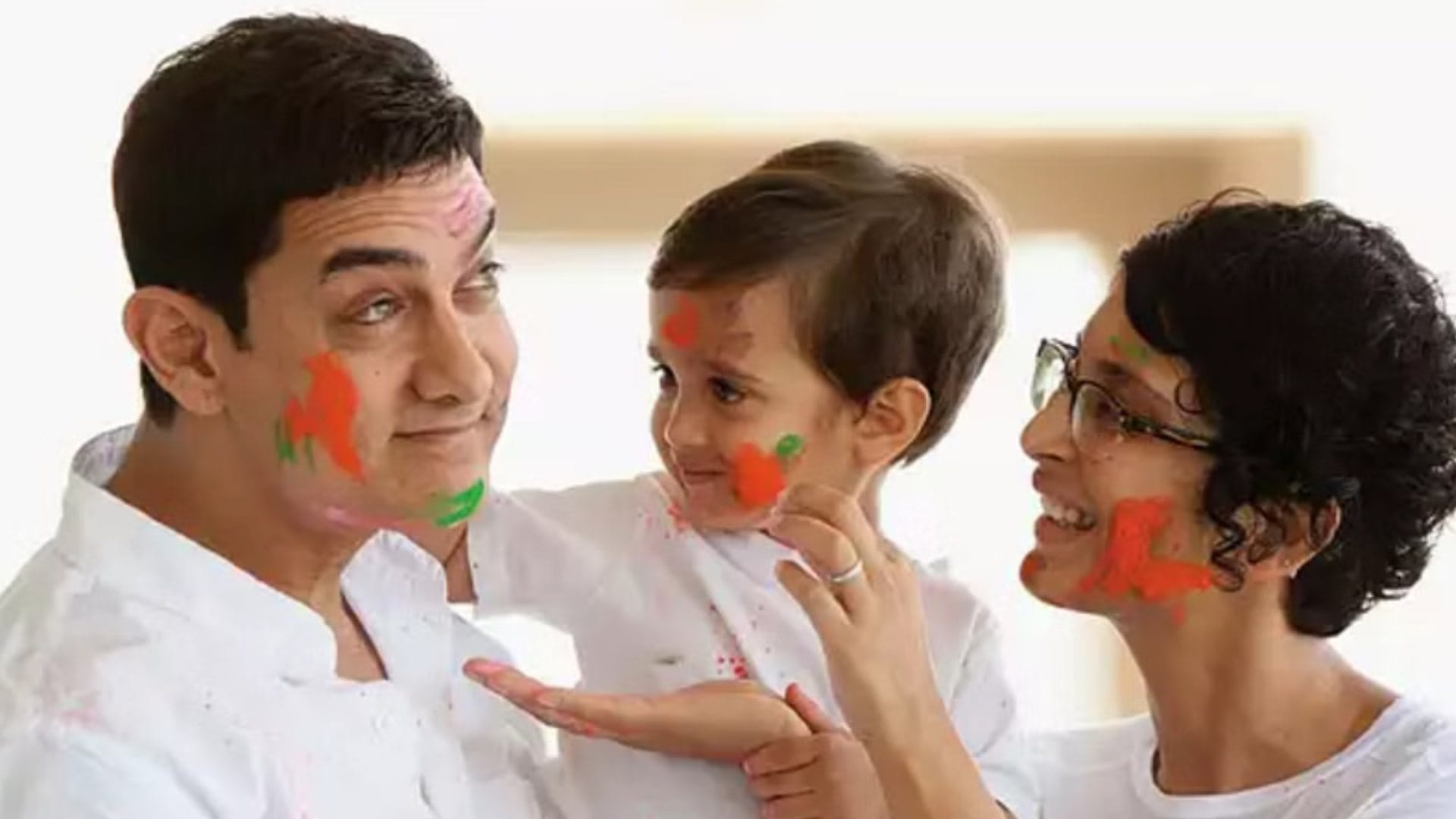 SRK Salman aamir Khan Javed Akhtar Shabana These Muslim celebs Play Holi With Enthusiasm and Organize Parties