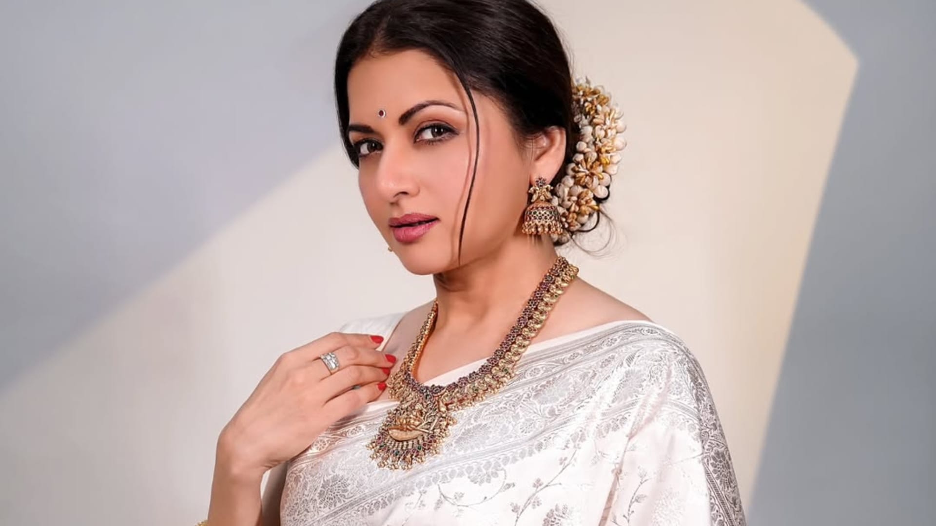 Bhagyashree do not have any repent on her decisions says I was scolded by Yash Chopra