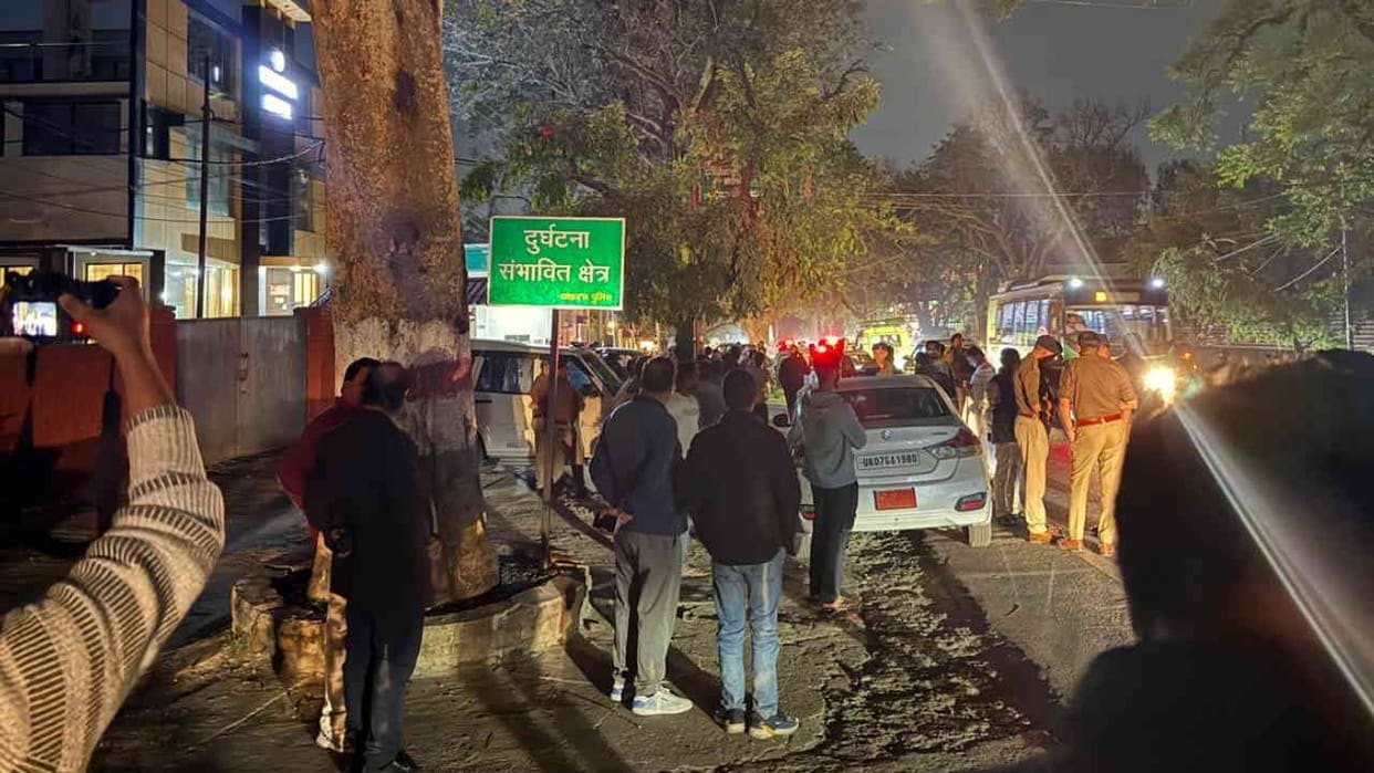 Dehradun Accident high speed luxury car crushed people four died There was no light at the accident spot