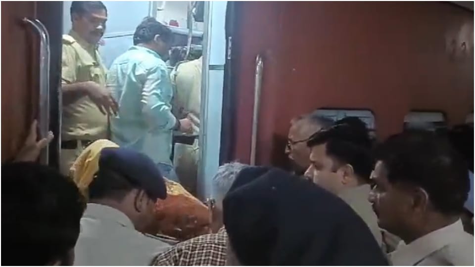 Gwalior GRPF caught 18 Hindus who going to convert to Christianity for Rs 1 lakh each