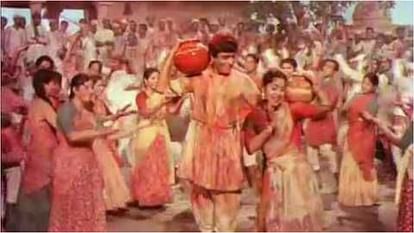 Holi Songs: ‘रंग बरसे’ से ‘बलम पिचकारी’ तक, बॉलीवुड के इन गीतों के बिना अधूरा है होली का जश्न Holi Celebration Incomplete Without Playing These Bollywood Songs, Here Is The List