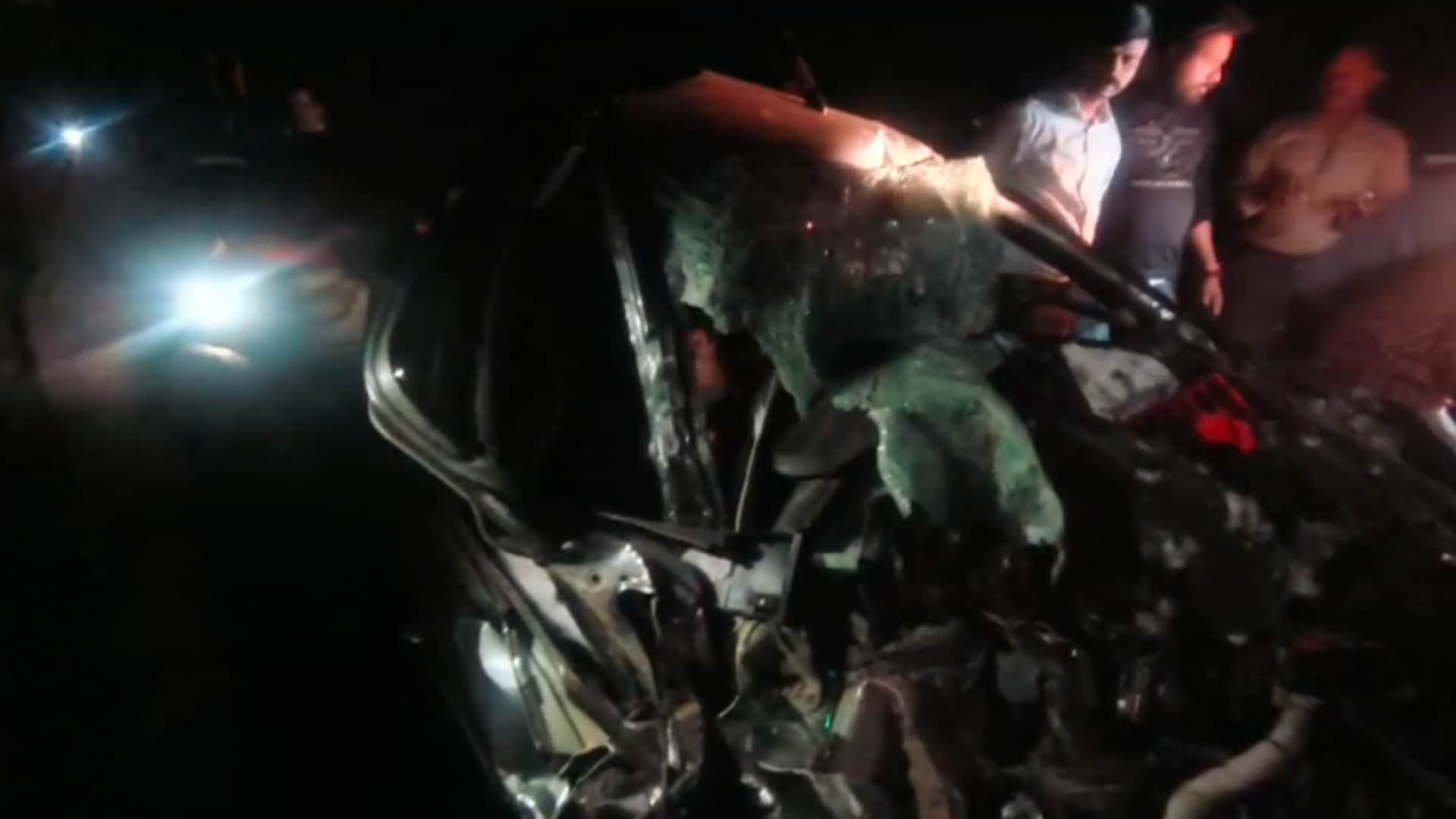 MP News: Four killed in road accident in Dhar, gas tanker coming in wrong direction hit car
