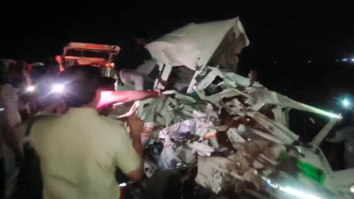 MP News: Four killed in road accident in Dhar, gas tanker coming in wrong direction hit car