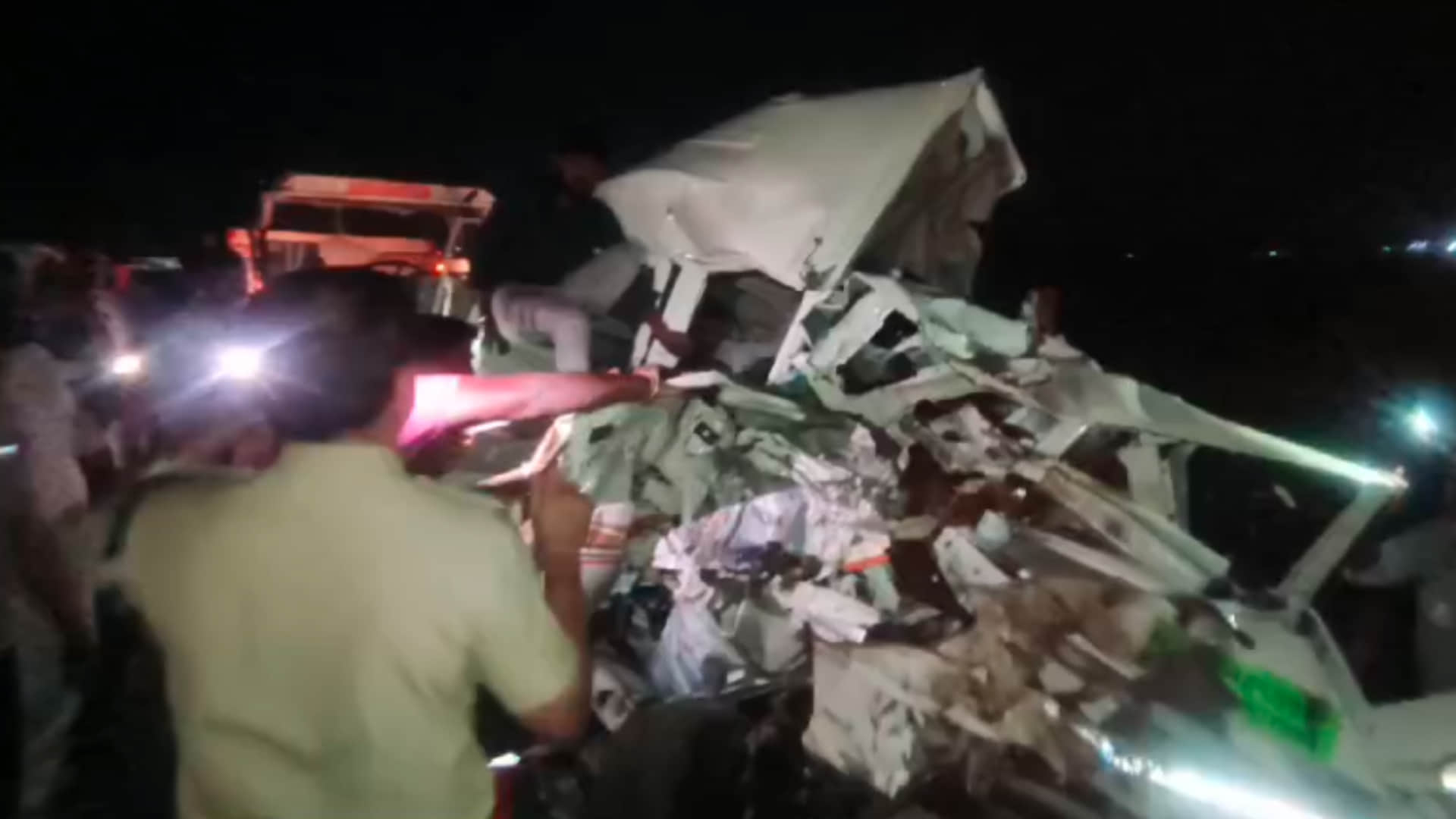 MP News: Four killed in road accident in Dhar, gas tanker coming in wrong direction hit car