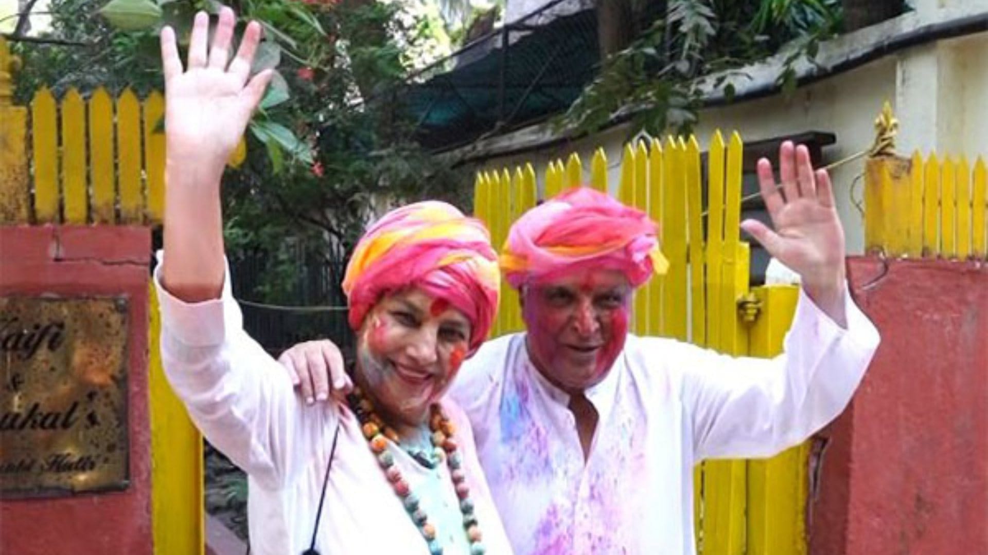 SRK Salman aamir Khan Javed Akhtar Shabana These Muslim celebs Play Holi With Enthusiasm and Organize Parties
