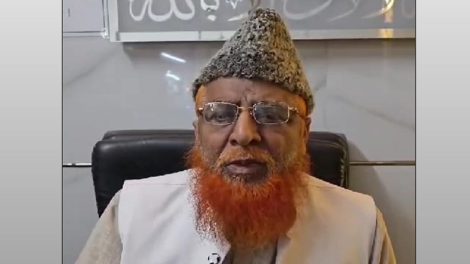 Meerut: Qari Shafiqur Rahman stopped from speaking at Jama Masjid, uproar