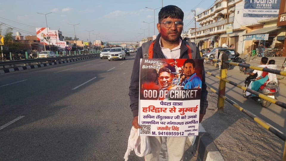 What kind of madness: collected Ganga water from Haridwar for Sachin Tendulkar, will go to Mumbai on foot