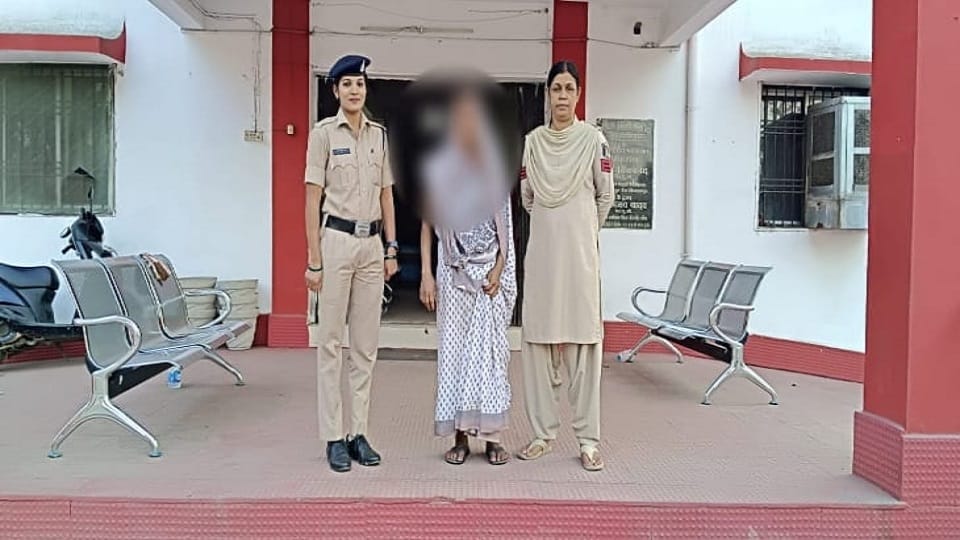 Blind murder mystery solved wife killed husband police arrested her in Janjgir Champa