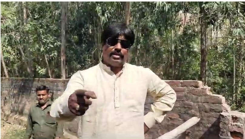 BJP leader threatens people in Unchahar Raebareli.