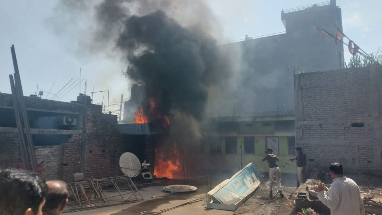 Bihar news: Fire in a cotton shop in Nalanda caused devastation
