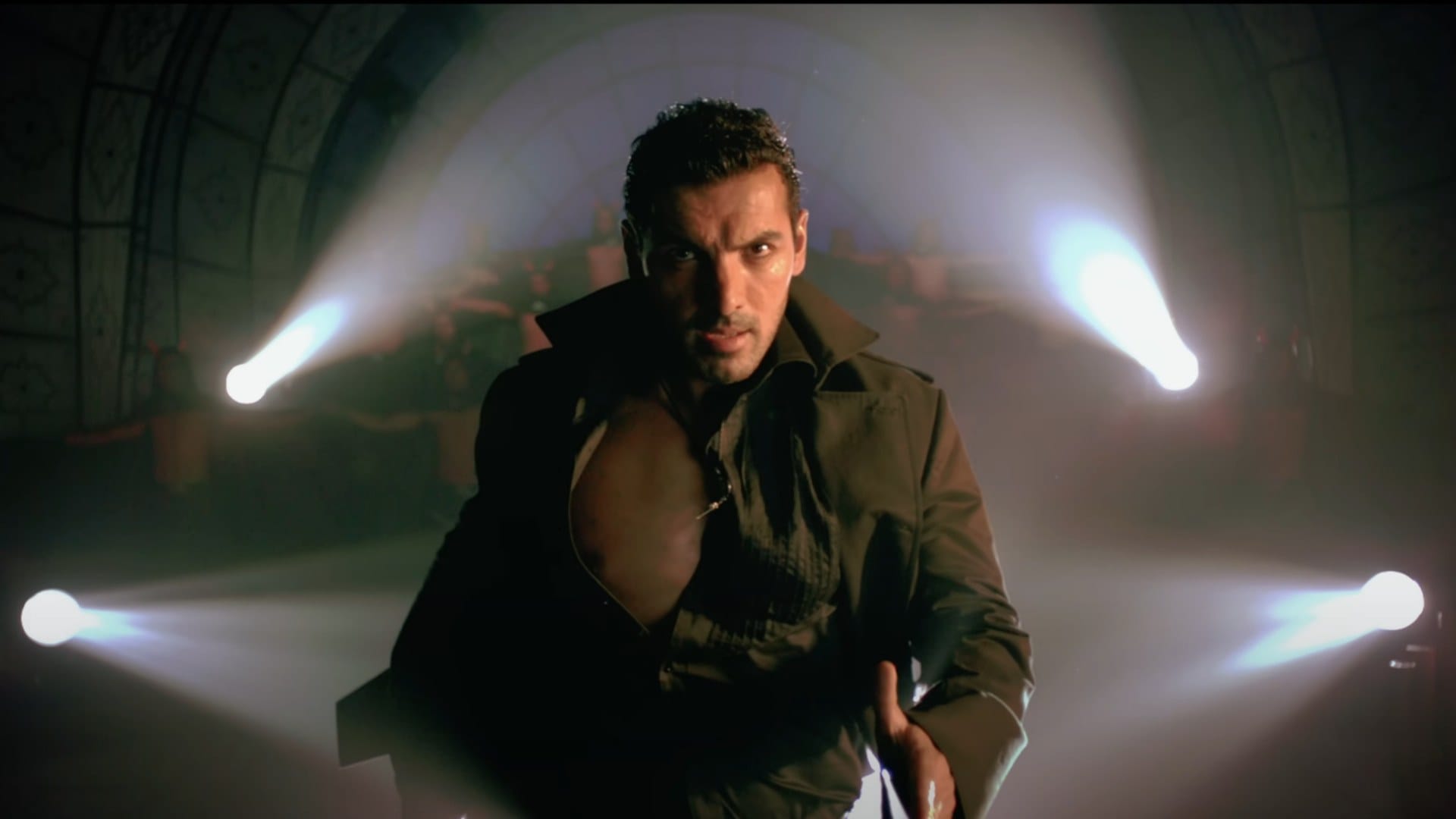 Bollywood Movies Based on Theft and Robbery Jewel Thief Dhoom Dhoom 2 Race 2 Special 26