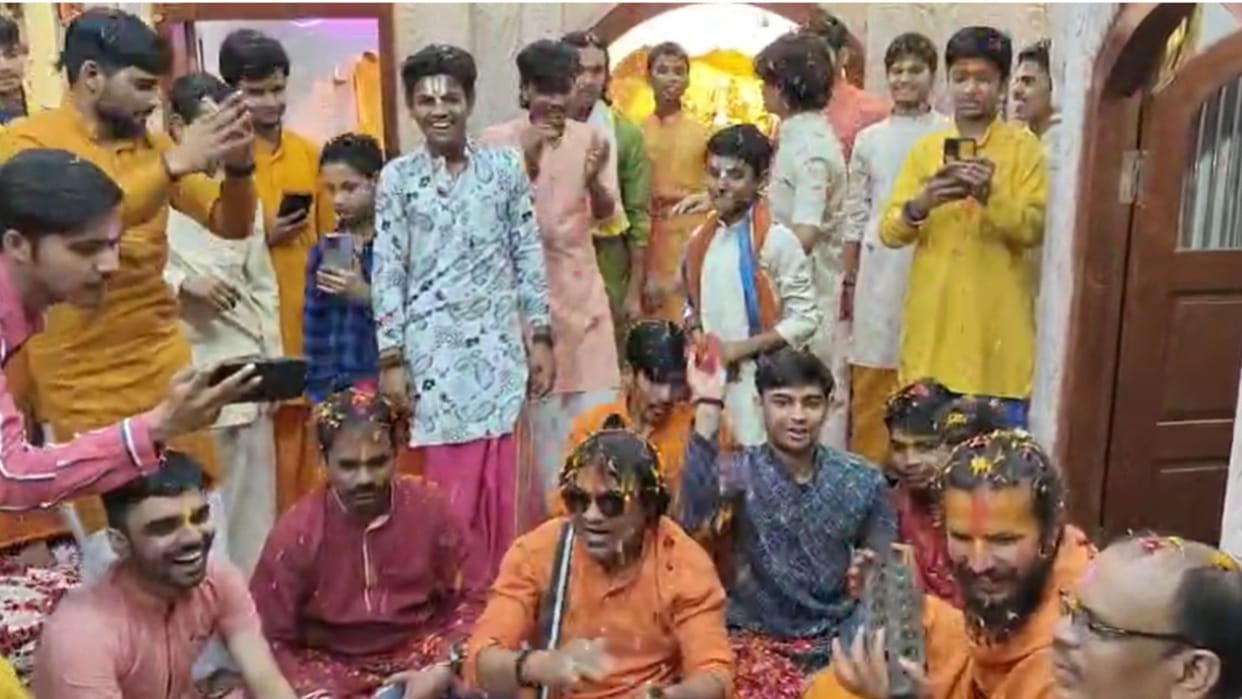 Rang Banarasia saints opened the Holi of flowers sang Fagua