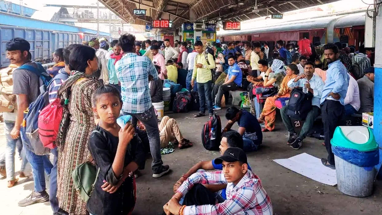 Holi Trains coming from metros travel on floor less crowd on roadways
