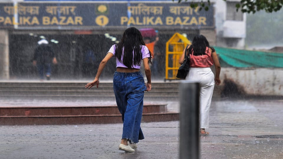 Delhi Weather Forecast Today: IMD Alert for Rain in Delhi, Noida, Ghaziabad, Gurugram Aaj ka Mausam ki Jankari