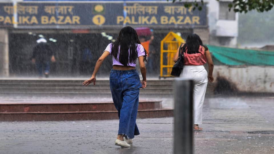 chance of rain in delhi ncr for Three Days Weather Department Issues Yellow Alertदिल्ली-NCR में तीन दिन बारिश:
