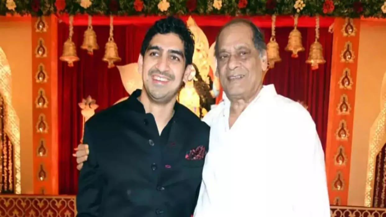 War 2 Director Ayan Mukerji Father Deb Mukherjee Passes Away at 83