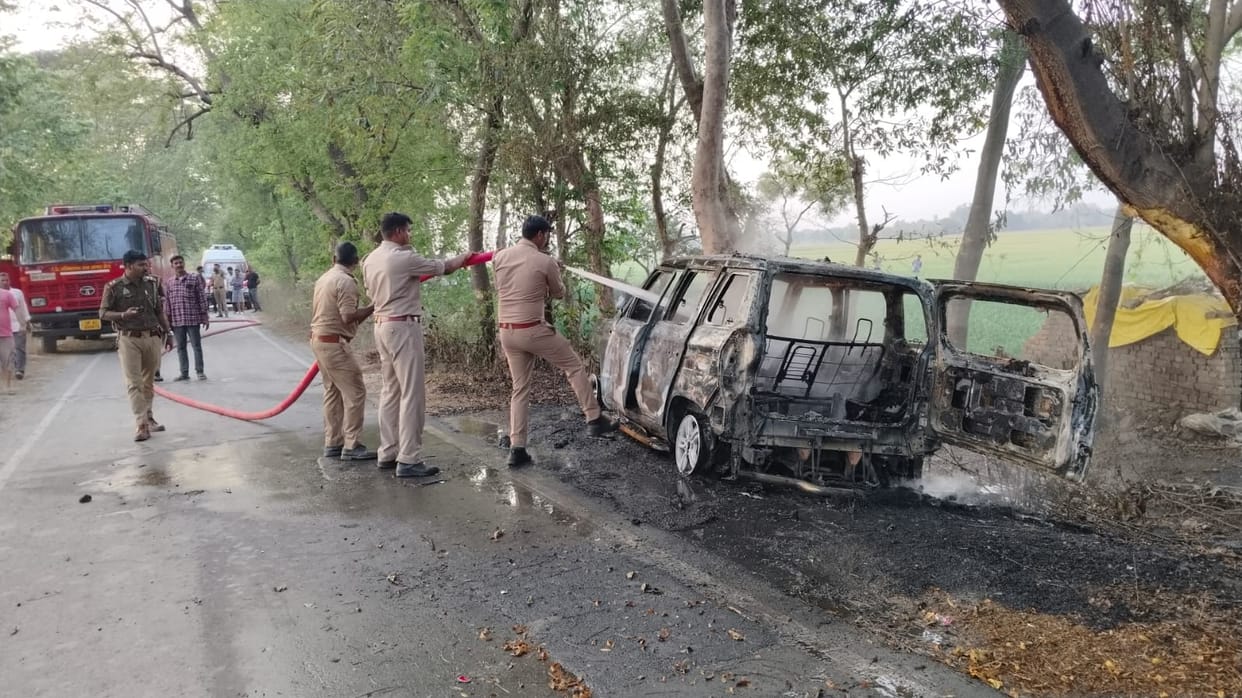 Four died in ana accident in Haiderganj in Ayodhya.