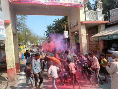 UP: Hindu muslim celebrate Holi together in Deva Barabanki