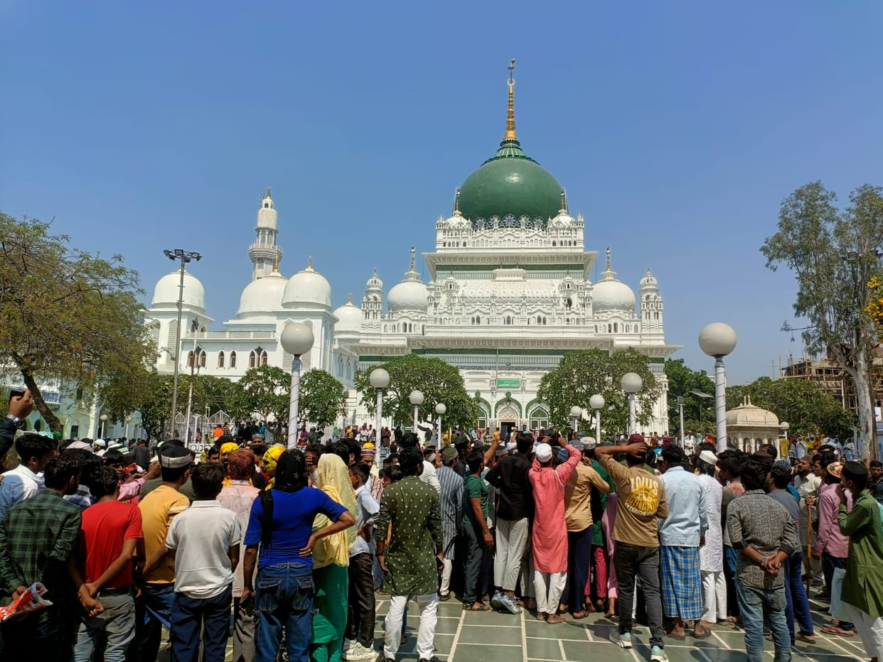 UP: Hindu muslim celebrate Holi together in Deva Barabanki