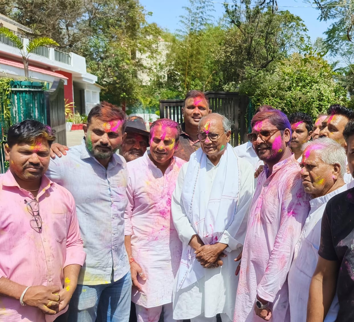 Holi: Politicians played Holi in Bhopal, Digvijay said- Holi is a festival of brotherhood, Hindus, Muslims, Ch