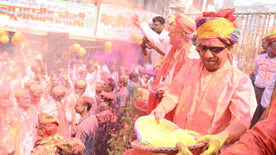 UP: Holi warning issued in the state, illegal and adulterated liquor will be monitored especially closely.