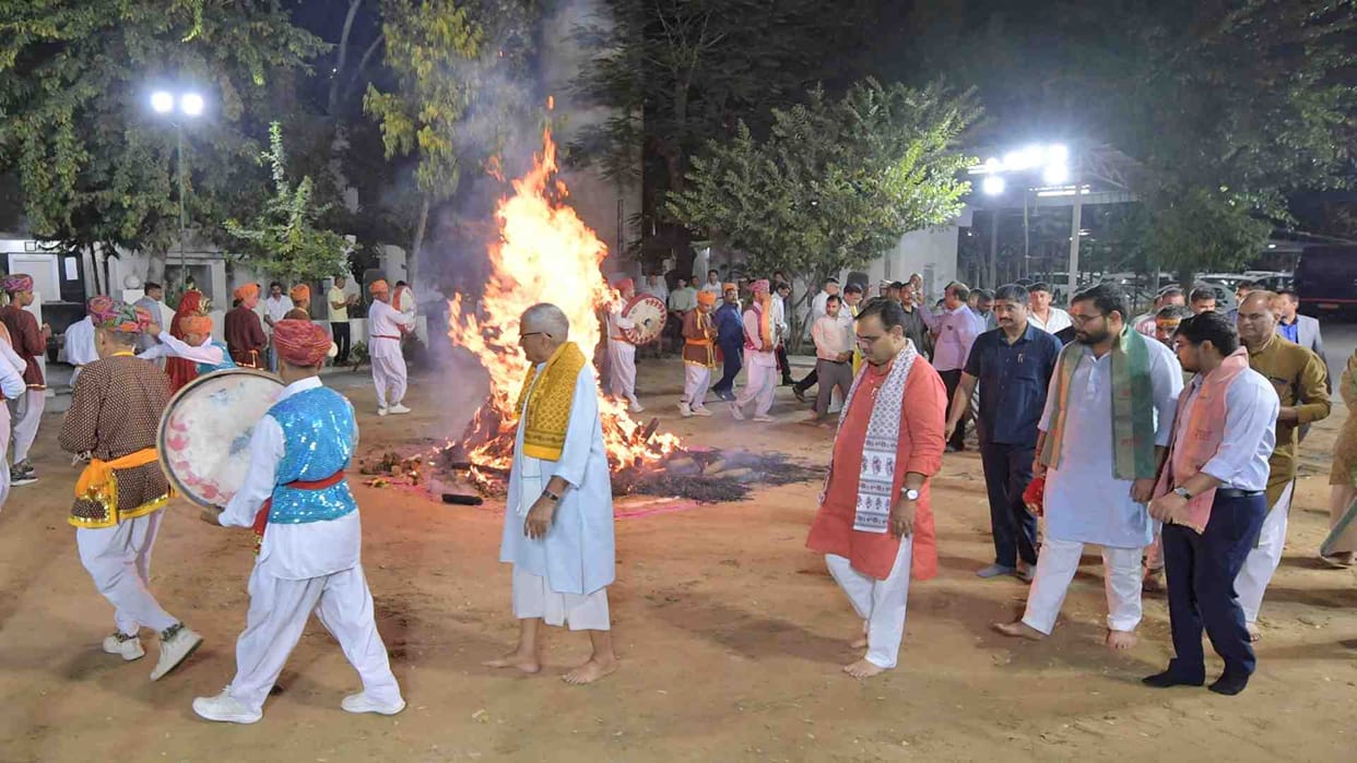 Holi festival: Chief Minister and Governor Bagde burnt Holika