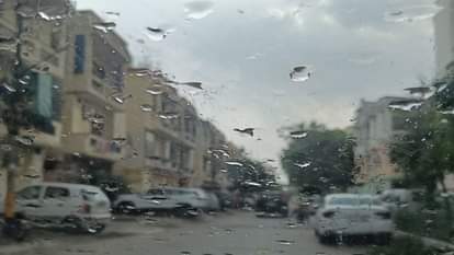 हल्की बारिश से मौसम हुआ सुहाना