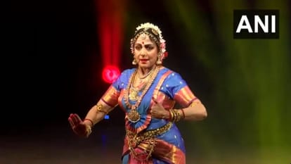 Hema Malini presented dance during Vrindavan Mahotsav organised by Pandit Hariprasad Chaurasia in Bhubaneswar