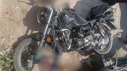 two people died in road accident after collision of scorpio and bike in varanasi