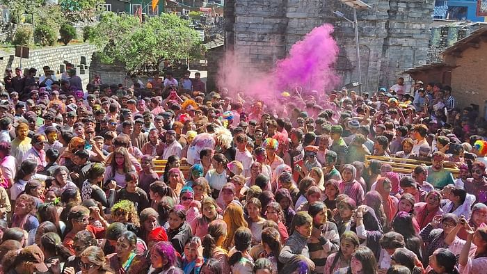 Holi celebration in Uttarakhand people danced on Holi special song CM Dhami congratulated Garhwal Kumaon holi