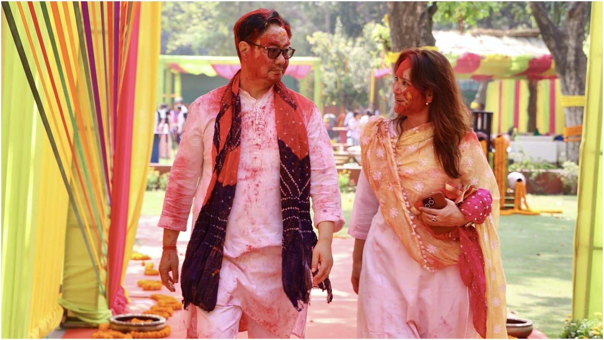 Holi Photos: whole country is drenched in abir gulal Politicians colored See festival of colors in pictures