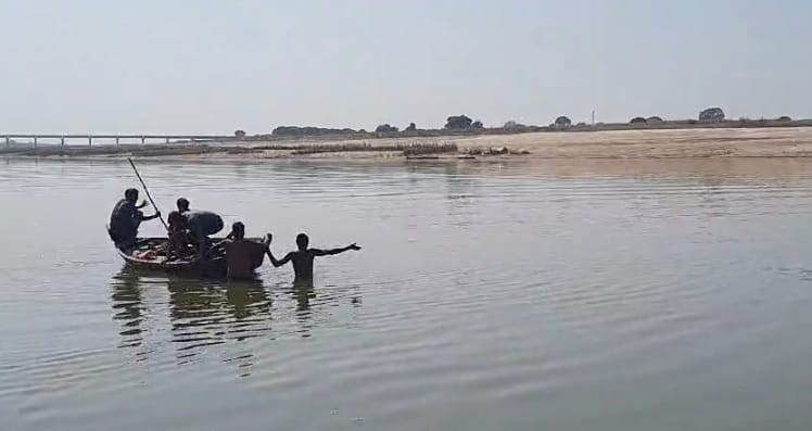 Three brothers who came to bathe in Yamuna river drowned body of one found search for the other two continues
