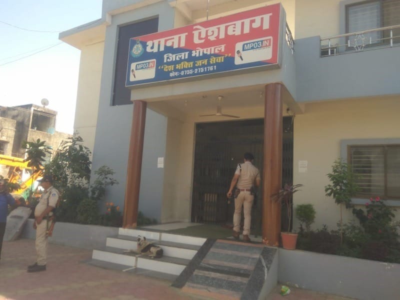 Bhopal Crime: Due to financial crisis, father could not get his mobile repaired, son hanged himself