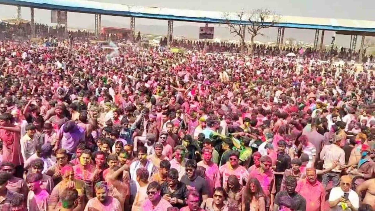 Holi festival: Indian and foreign tourists enjoyed the International Holi Festival in Pushkar