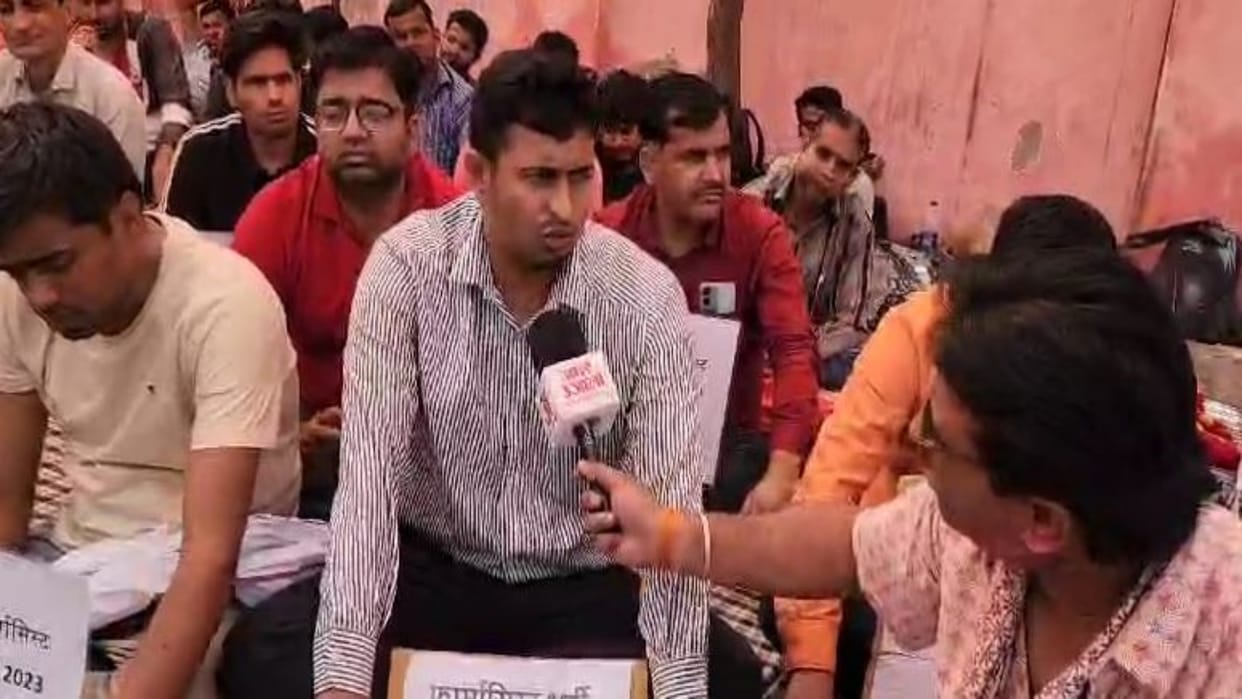 Rajasthan Pharmacist candidates remained on strike even on Holi day celebrated black Holi see video