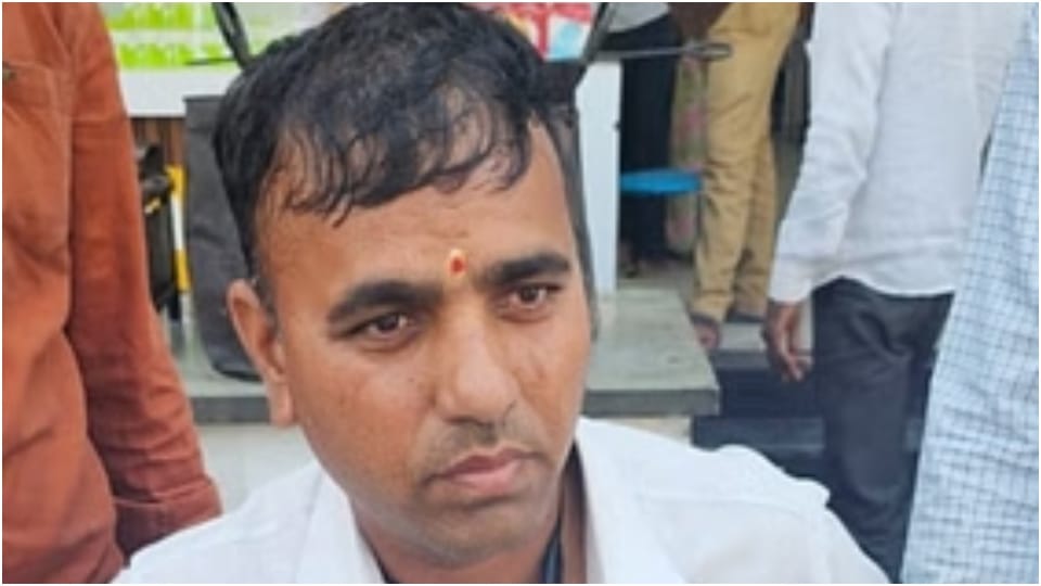 He was demanding bribe to make Samagra ID... Lokayukta caught him red handed, know what is the matter