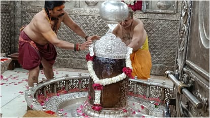 Ujjain Shri Mahakaleshwar Temple Holi Celebration After Bhasma Aarti Gulal offered to Baba Mahakal