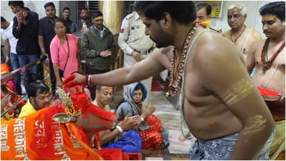 Ujjain Shri Mahakaleshwar Temple Holi Celebration After Bhasma Aarti Gulal offered to Baba Mahakal