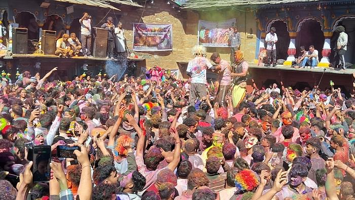 Holi celebration in Uttarakhand people danced on Holi special song CM Dhami congratulated Garhwal Kumaon holi